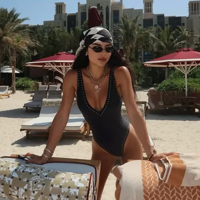 Maillot de bain une pièce sexy à col en V profond pour femme, avec détails rivets, style mode, body 