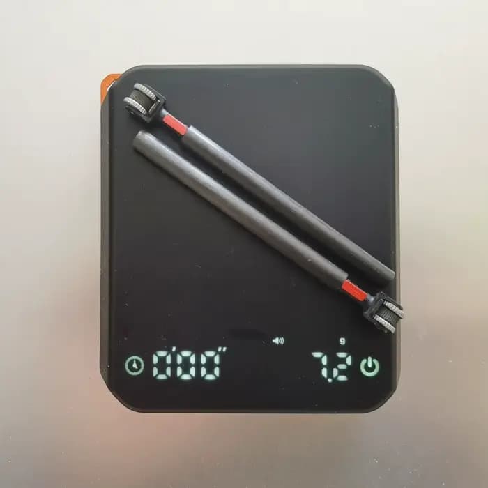 Briquet ultra-léger à juste une briquet en silex de 3,7 g avec poignée en fibre de carbone, mini bri