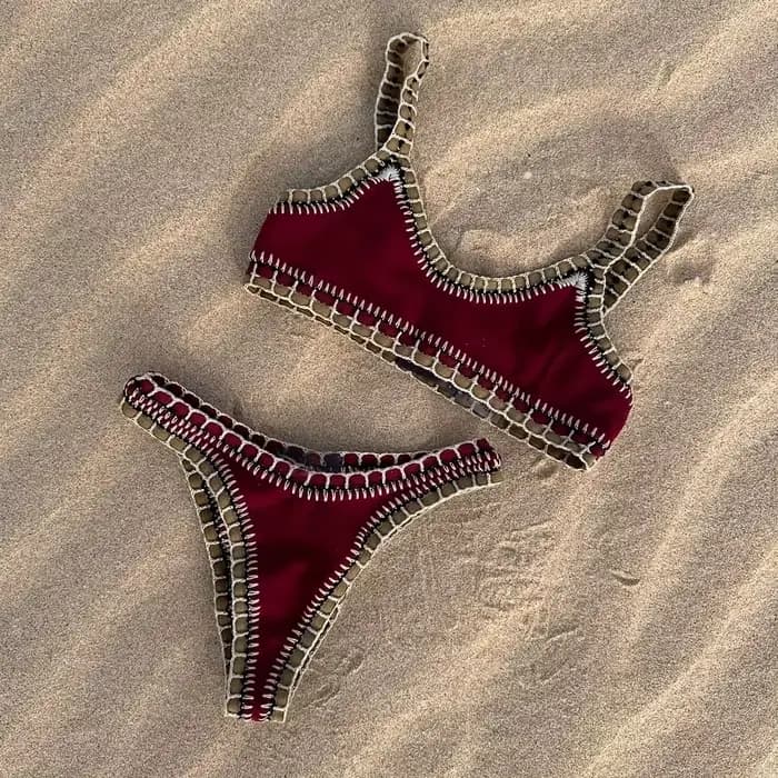 Maillot de bain femme 2026 : Ensemble bikini élégant rouge bordeaux avec bordure tressée unique, idé