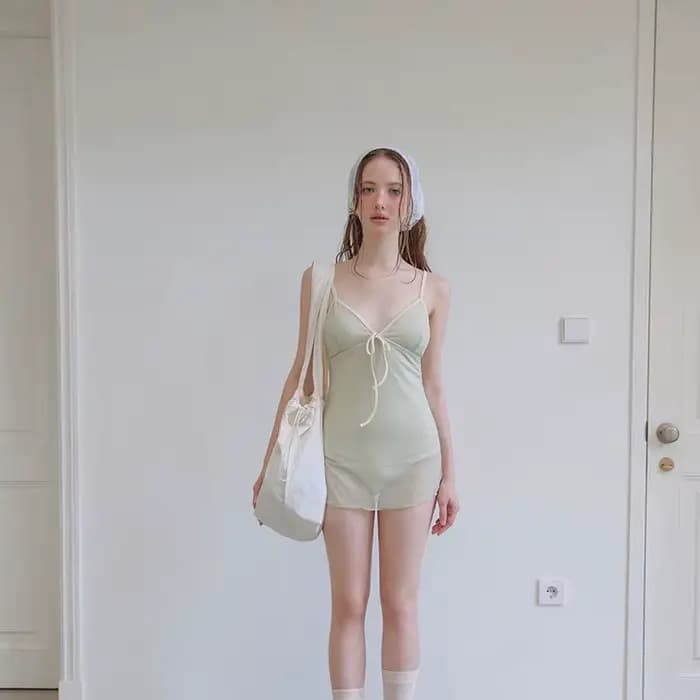 Nouveau maillot de bain une pièce pour femme, style coréen, col en V, avec jupe, dentelle, effet ami