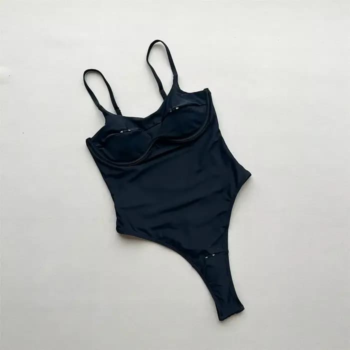 Sexy découpé à armatures femmes maillots de bain une pièce maillot de bain femme extrême String Mini