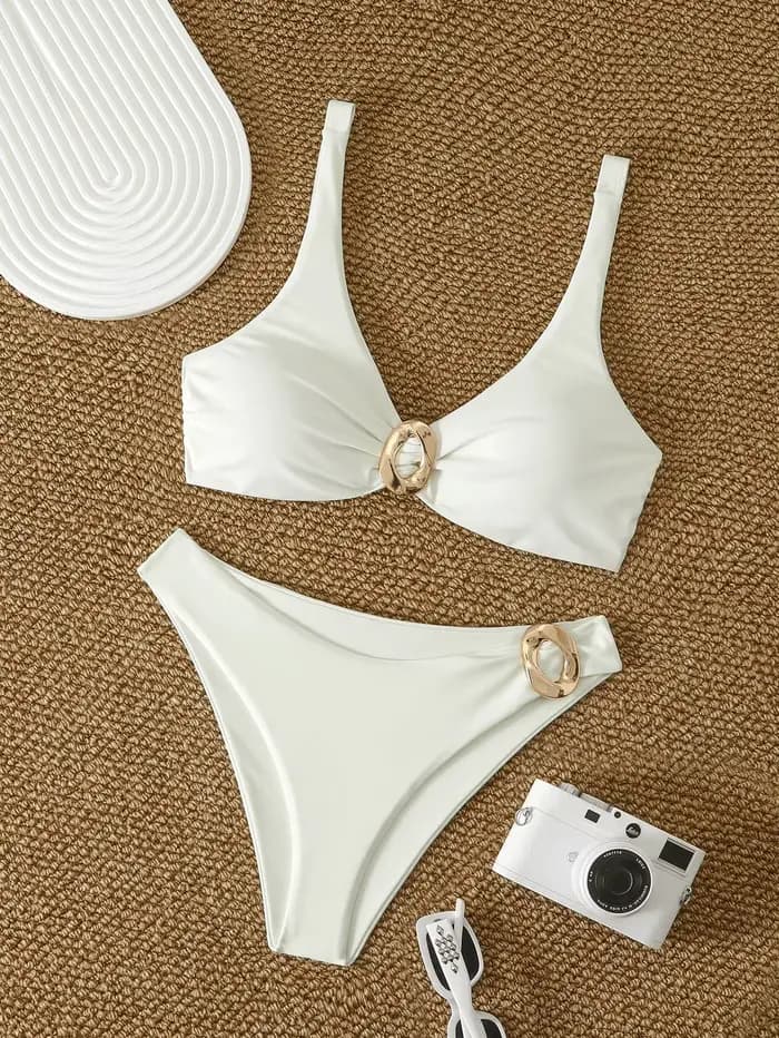 Ensemble Bikini Blanc Sexy 2026 pour Femme avec Boucle Métallique, Soutien-Gorge Plissé Push-Up et S