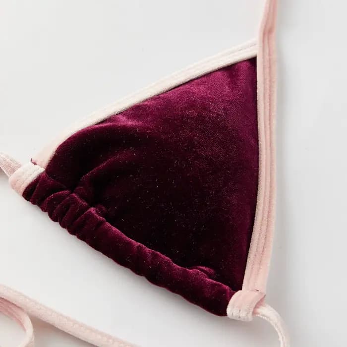Ensemble bikini d'été pour femme en velours bordeaux avec bordure contrastante rose