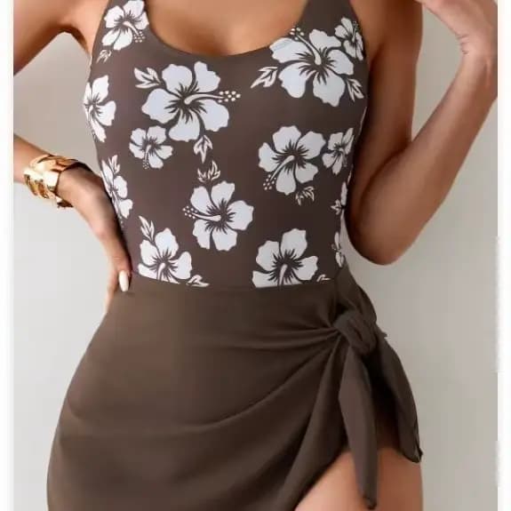 Maillot de bain une pièce avec jupe