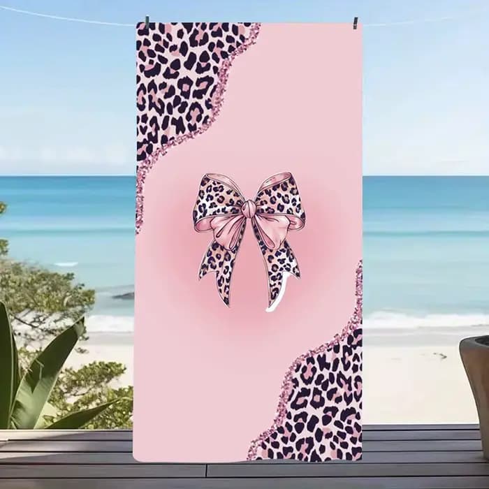 Serviette de plage en microfibre à motif léopard avec nœud papillon, motif guépard rose, serviette de bain tendance, esthétique Y2K, serviettes de bain pour voyage