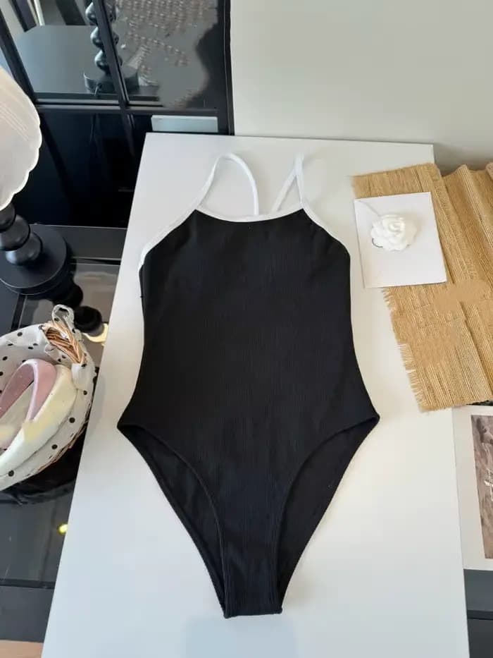 Maillot de bain une pièce côtelé noir et blanc contrastant pour femme 2026