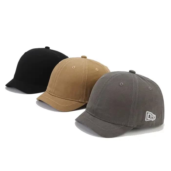 Chapeau de baseball à bords courts, brodé avec des flèches en OYX, style mode et décontracté, idéal pour les activités en plein air.