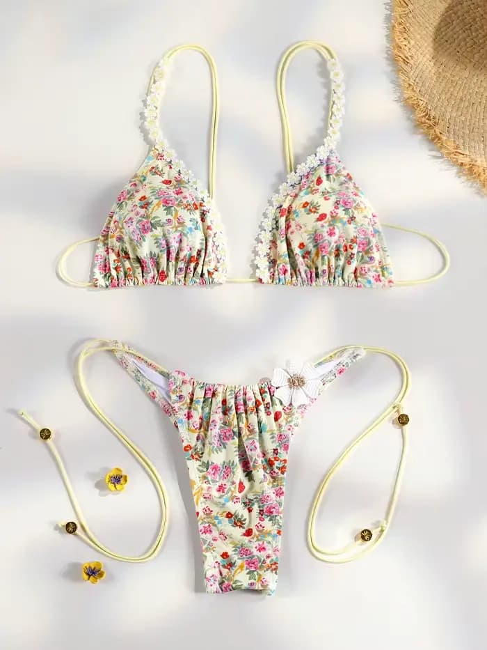Ensemble de bikini à imprimé floral bordé