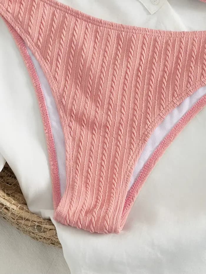 Ensemble bikini rose en tricot torsadé pour femme, maillot de bain deux pièces triangle à dos nu avec détails perles et chaîne dorée pour les vacances à la plage