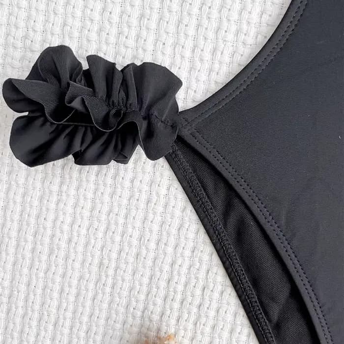 Maillot de bain une pièce à bords volantés