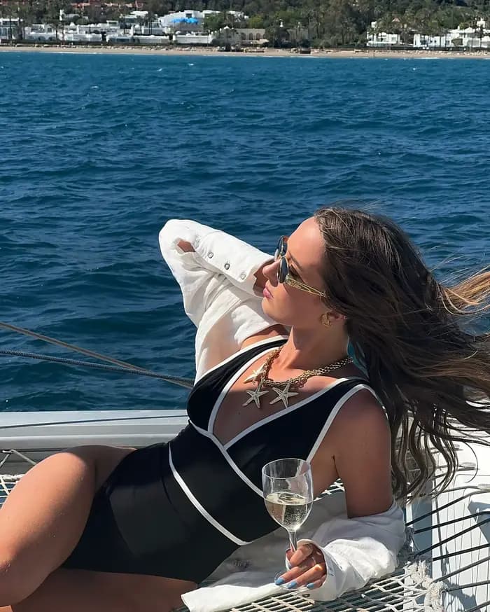 Maillot de bain une pièce noir élégant