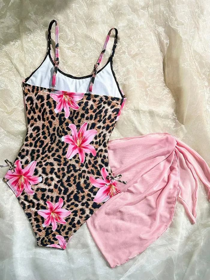 Maillot de bain 3 pièces imprimé léopard pour enfants avec bretelles spaghetti, cordon de serrage latéral et paréo en maille rose