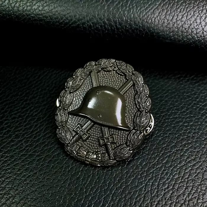Réplique de casque en métal de la Médaille des Blessés de la Première Guerre mondiale - Article de collection militaire historique