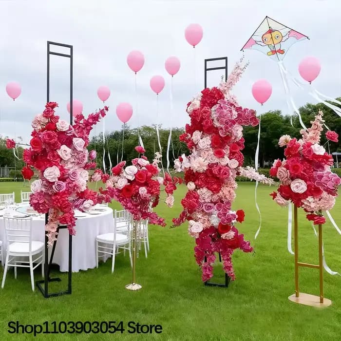 Arche de toile de fond de mariage en panneau KT, décoration florale suspendue, arrangement de roses rose vif et de delphiniums, accessoires pour événements