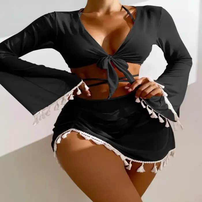 Ensemble de bikini conservateur, Nouveauté de la saison, Vente flash : Maillot de bain quatre pièces pour femme avec jupe courte en dentelle à pompons de couleur unie