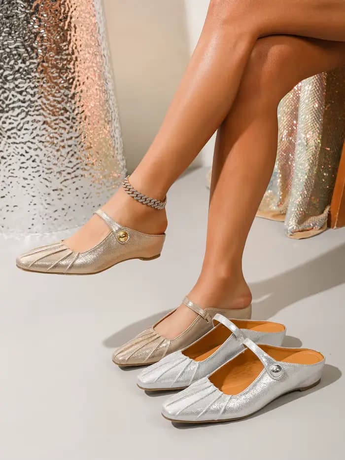 Mules pour femmes à bout carré plissé brillant, design sans talon, talon compensé dissimulé de 3,5 cm, style Mary Jane, à enfiler, polyvalentes pour le travail et les soirées, semelle souple, respiran
