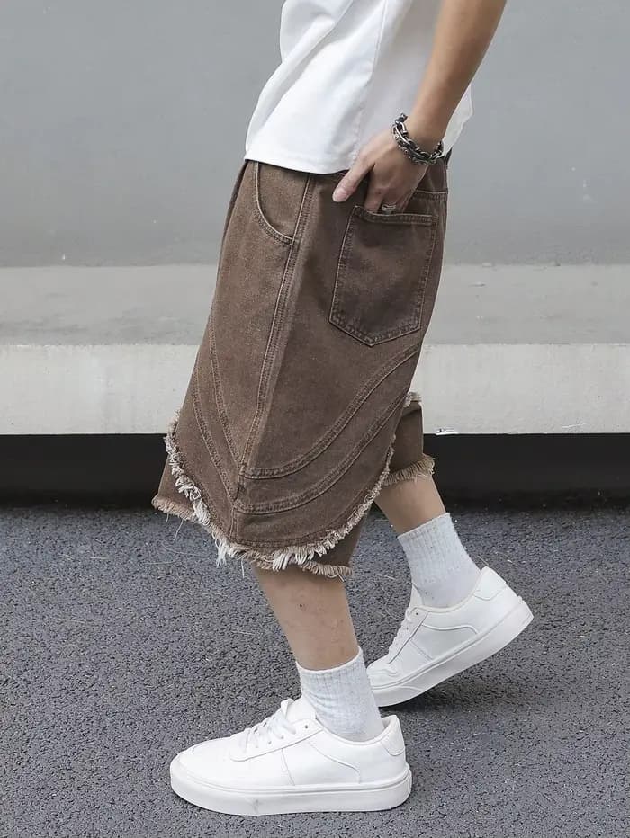 Shorts en jean marron pour homme, style rétro tendance et décontracté, coupe ample, idéal pour un usage quotidien.