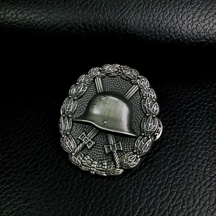 Réplique de casque en métal de la Médaille des Blessés de la Première Guerre mondiale - Article de collection militaire historique