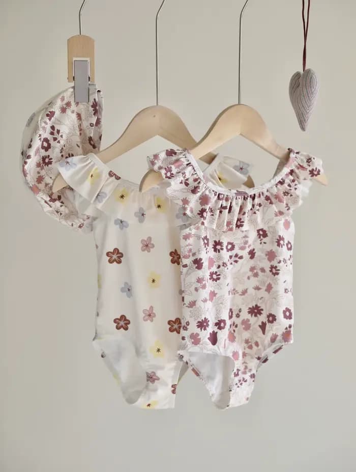 Maillot de bain une pièce pour filles avec bonnet