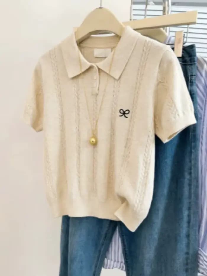 AOSSVIAO Nouveauté Été 2026 T-shirt Femme Gris Tricoté à Col Polo, Manches Courtes, Broderie Nœud Mignon, Tendance, Polyvalent et Décontracté