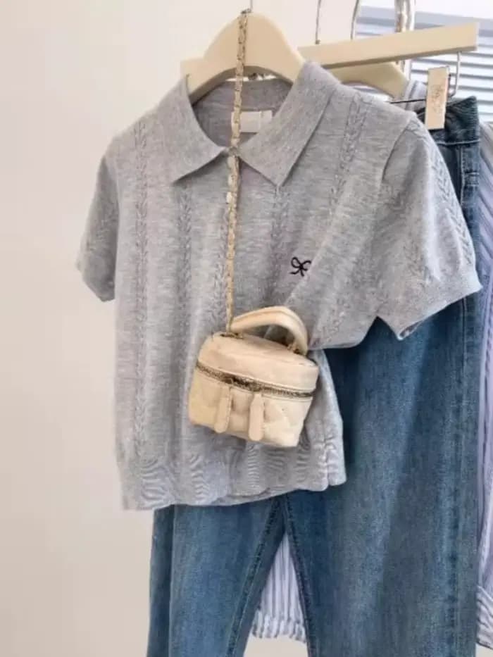 AOSSVIAO Nouveauté Été 2026 T-shirt Femme Gris Tricoté à Col Polo, Manches Courtes, Broderie Nœud Mignon, Tendance, Polyvalent et Décontracté