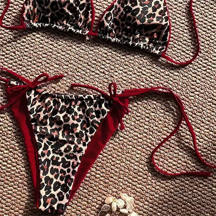 Maillot de bain léopard rouge