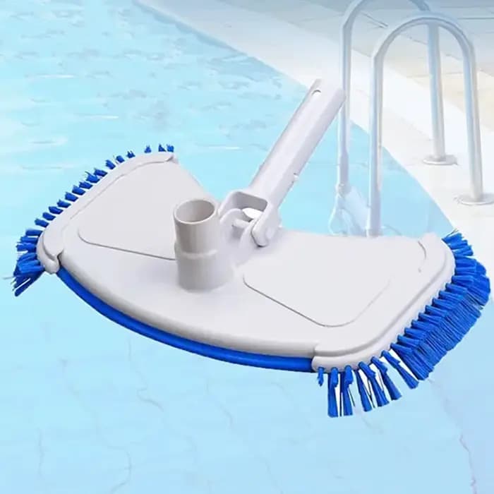 Aspirateur incurvé pour piscine