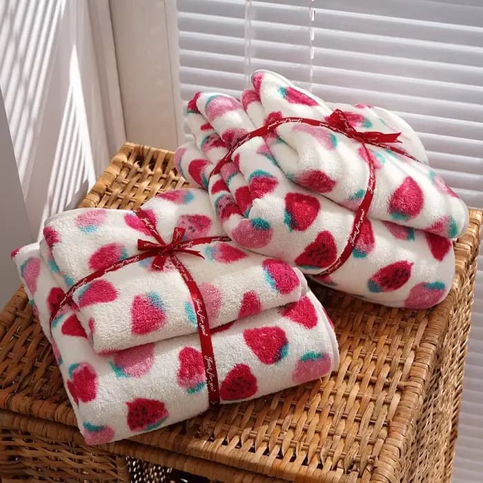Serviette de bain en microfibre, impression de fraises, serviette pour le visage, pour adultes et enfants, dessin animé, grande serviette, ensemble de serviettes pour la maison