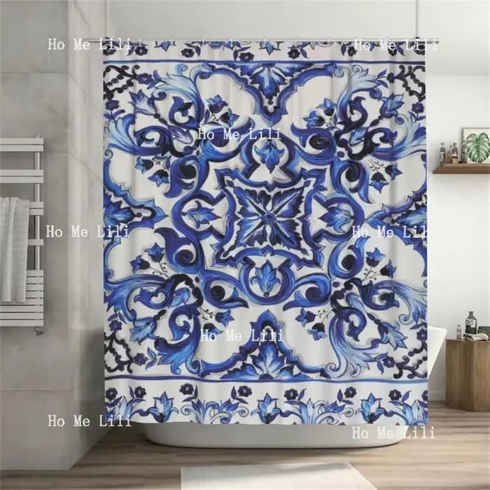 Rideau de douche en tissu à motif bleu marine et blanc, carreaux méditerranéens, décor de salle de b
