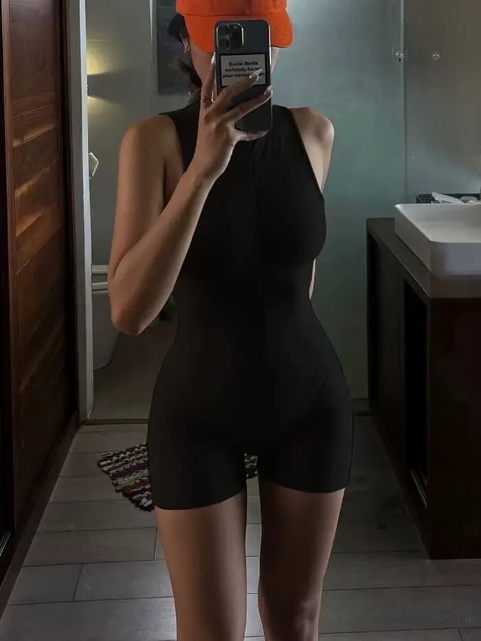 Sans manches une pièce maillots de bain Shorts Surf costume 2025 été nouvelles femmes plage sport maillot de bain natation Sexy fermeture éclair noir Bikini ensemble