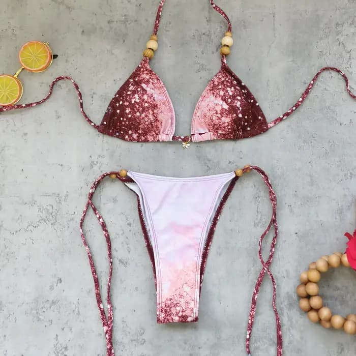 Maillot de bain deux pièces pour femme 2026, motif marbré rose avec bretelles perlées, idéal pour la plage et les soirées à la piscine, escapades estivales