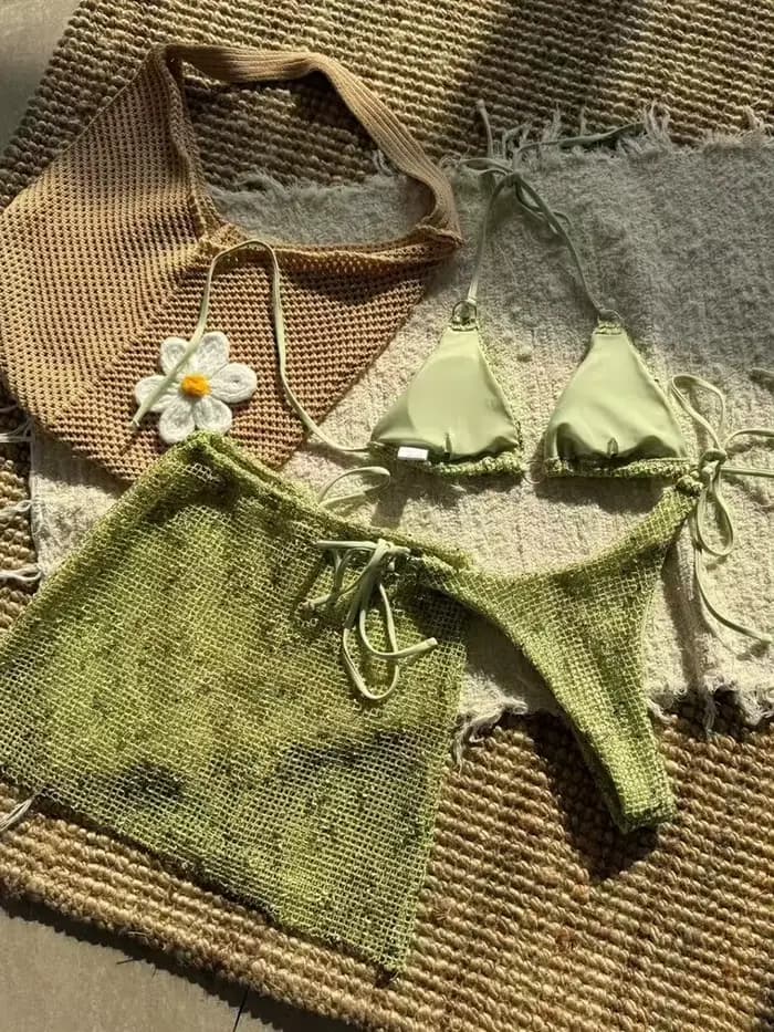 Avec jupe Sarong en résille licou Micro Bikini femmes maillots de bain femme maillot
