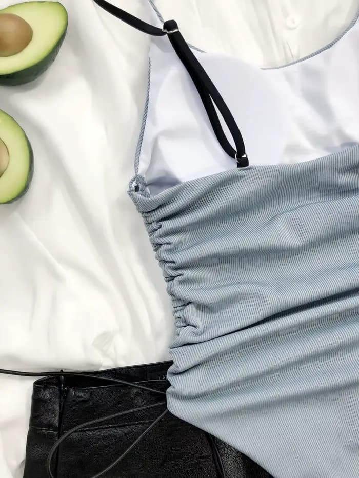 Maillot de bain une pièce uni pour femmes