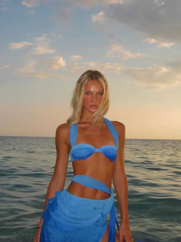 Bikini brésilien avec jupe pour femme