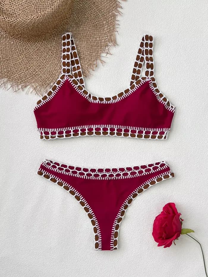 Maillot de bain femme 2026 : Ensemble bikini élégant rouge bordeaux avec bordure tressée unique