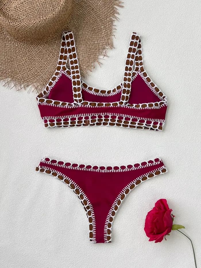 Maillot de bain femme 2026 : Ensemble bikini élégant rouge bordeaux avec bordure tressée unique