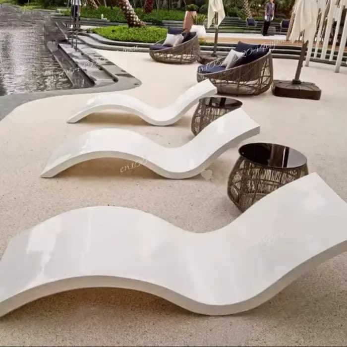 HOME.HOT.Chaise longue de piscine