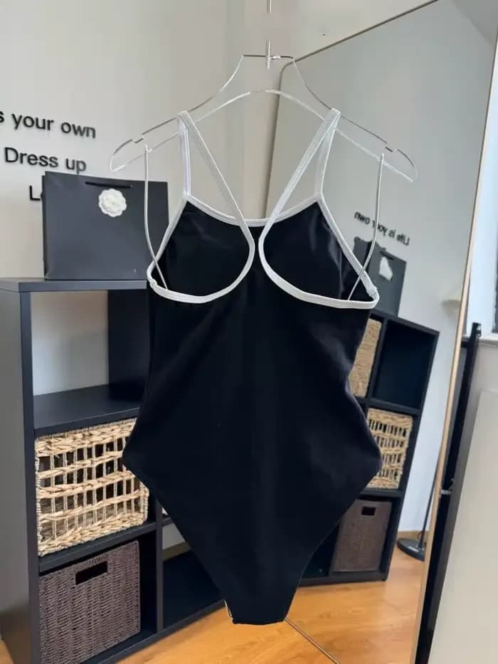 Maillot de bain une pièce côtelé noir et blanc contrastant pour femme 2026