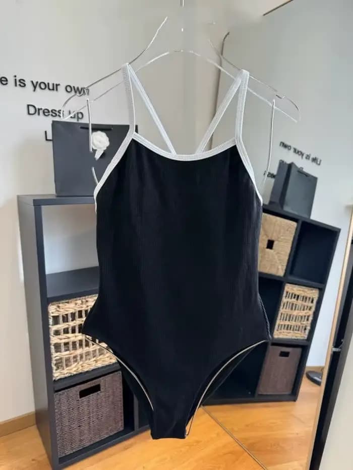 Maillot de bain une pièce côtelé noir et blanc contrastant pour femme 2026