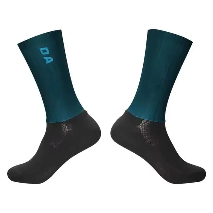 Nouvelles Chaussettes de Cyclisme Pro DA 2026 – Chaussettes Aérodynamiques Haute Performance pour Hommes – Antidérapantes, Respirantes, Contrôle de l'Humidité