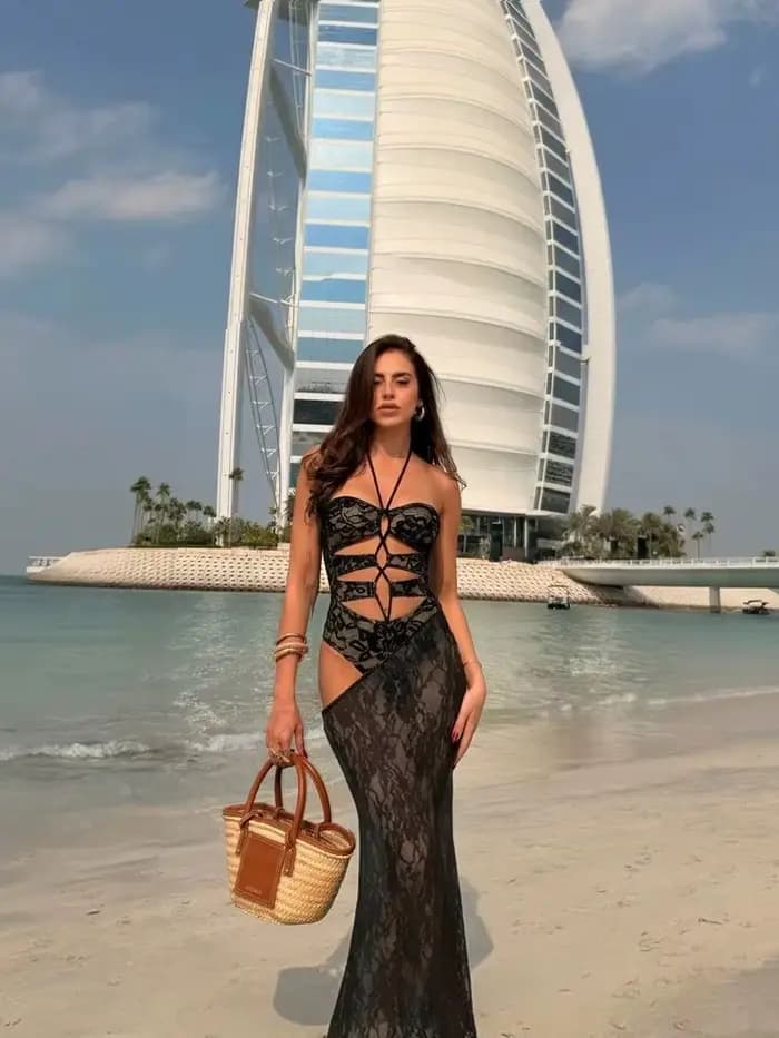 Maillot de bain une pièce en dentelle avec jupe