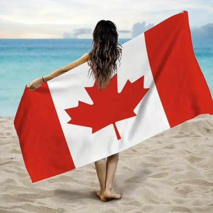 Serviette de plage drapeau du Canada : parfaite pour les aventures en bord de mer ensoleillées! Convient aux serviettes
