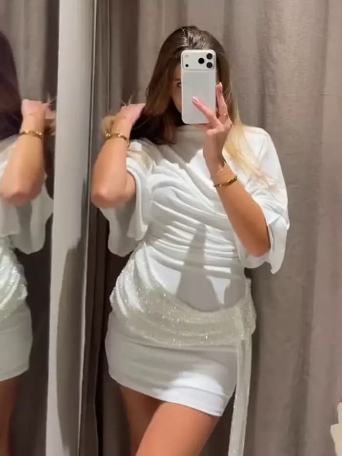 Robe courte blanche à manches courtes et dos nu pour femme