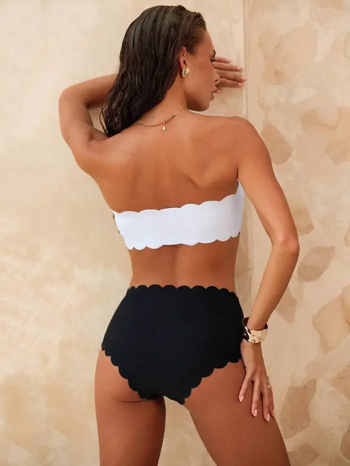 Ensemble de bikini bandeau blanc pour femme avec détails roses 3D