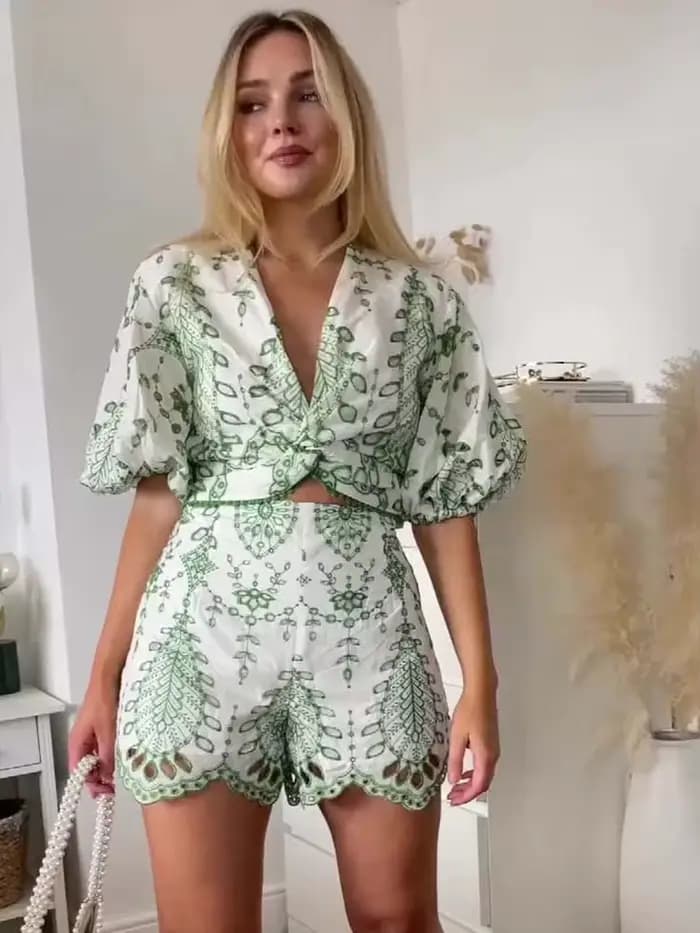 Femme 2 pièces Shorts ensembles 2024 nouvelle mode broderie chemisier court été femmes costume