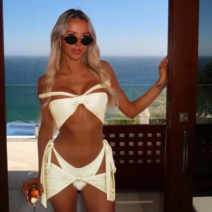 Ensembles de maillots de bain deux pièces sexy pour femmes, hauts bandeau épaules dénudées, jupes froncées à nouer sur le côté, découpes à nœud frontal, pour la plage et les soirées