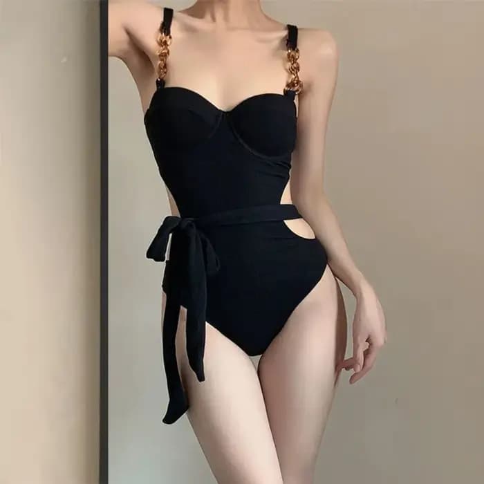 Maillot de bain triangle au design unique et élégant