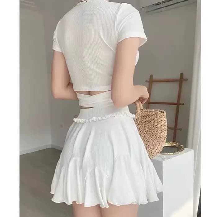 Ensemble de bain côtelé pour femme avec haut court à col en V et taille à nouer