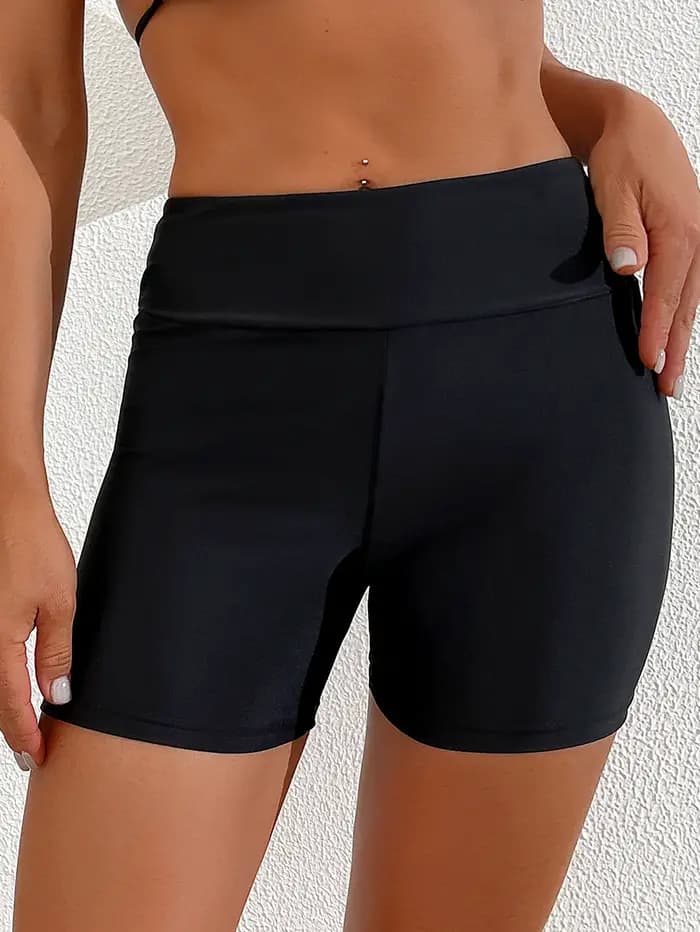 Tissu de maillot de bain basique et polyvalent ; short de bain taille haute, uni, coupe carrée.