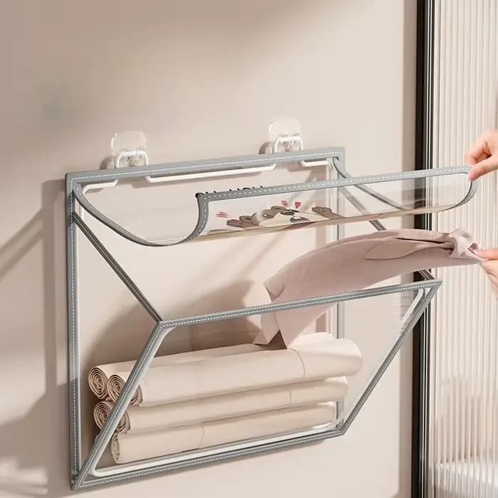 Vêtements dans la salle de bain serviettes